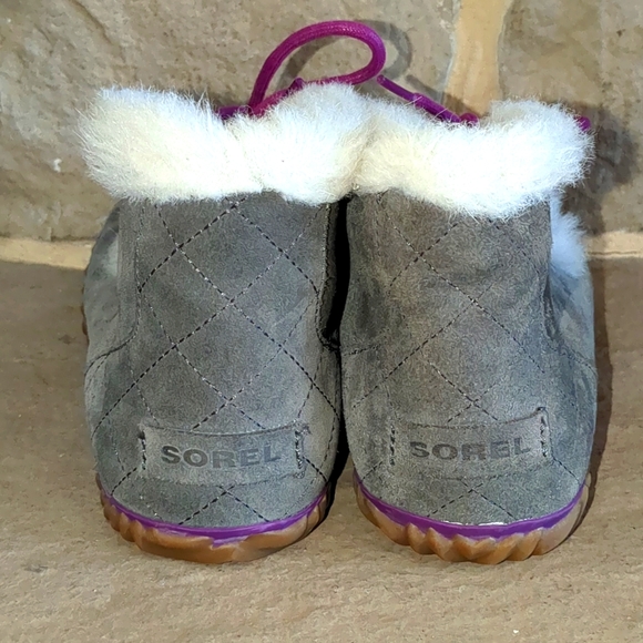 Sorel Out N About women's faux fur lined gray suede winter moccasins size 7 - Picture 4 of 12